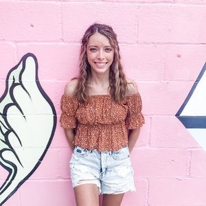 Meet your Posher, Olivia